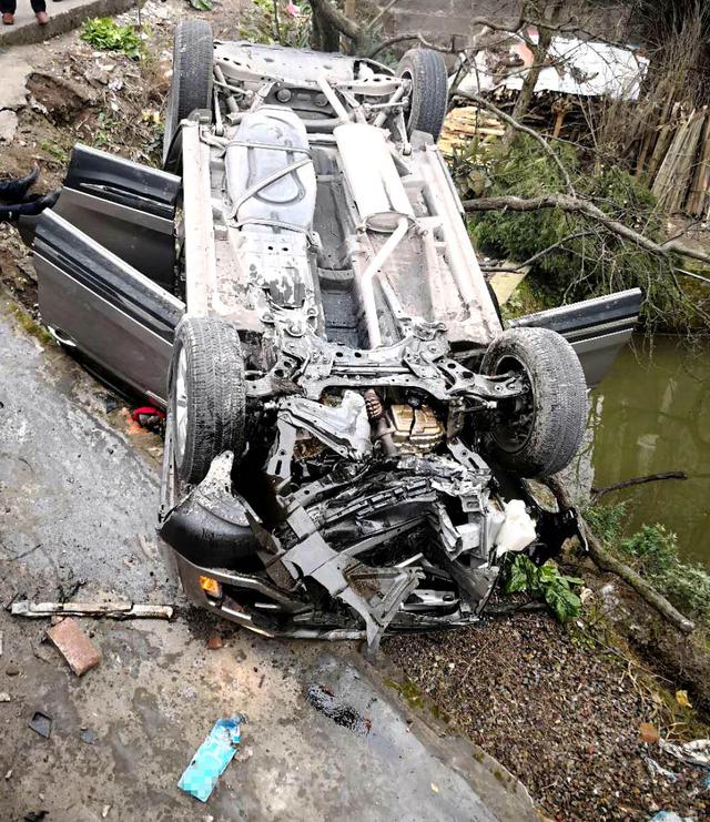 男子连续驾车11小时，携全家遭遇惊险车祸，温情旅途变惊魂记