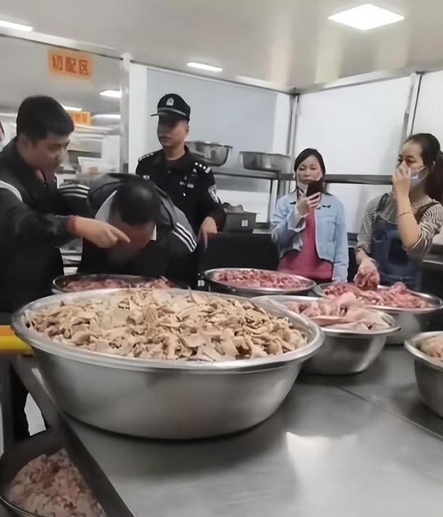 学校食堂臭肉事件曝光，官方通报处理情况