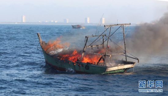 辽宁海域悲剧，渔船生死瞬间，风浪中的悲歌