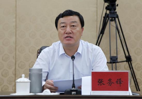 厅局级官员跨省履新背后的故事，独特小店与小城变迁的缩影
