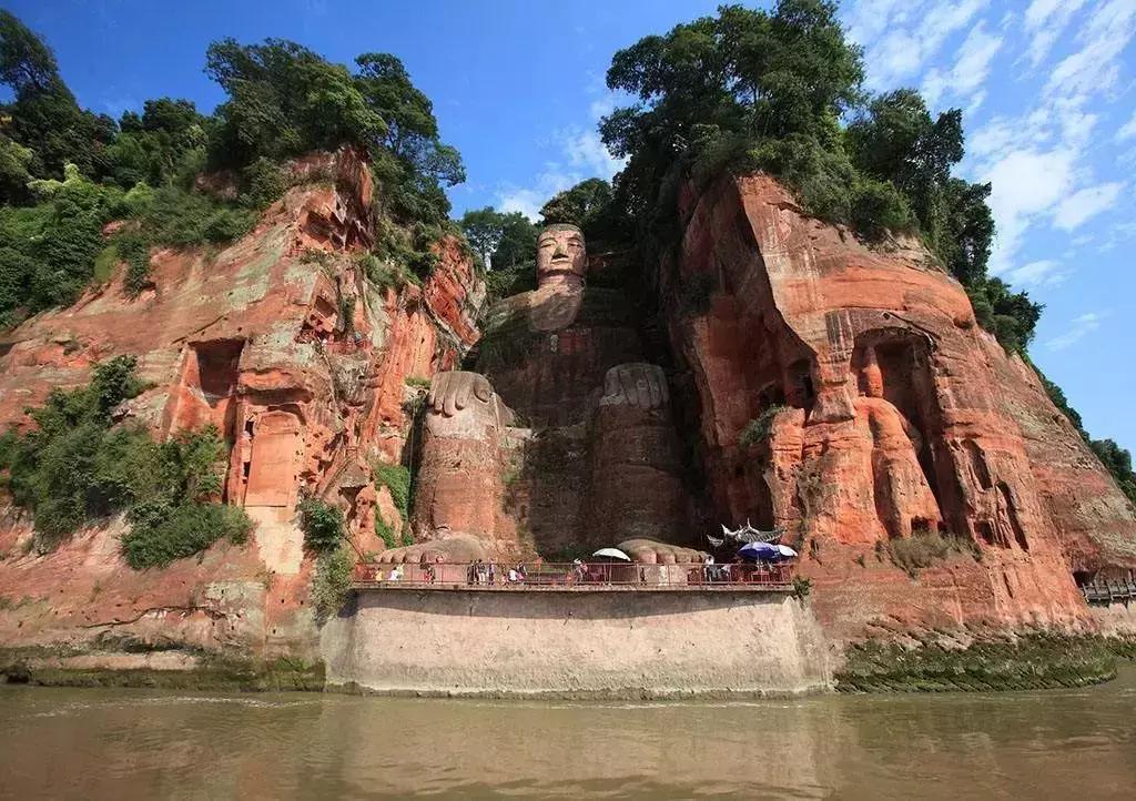 千亿市值巨头高管风波与内心平静的自然美景之旅