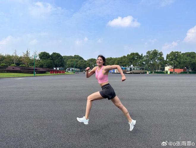 张雨霏因伤退出仁川个别项目，小巷美食奇遇揭秘