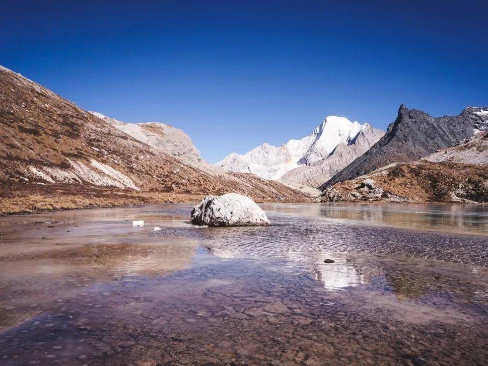 最新歌曲与自然美景的旅行，寻找内心的平静与喜悦